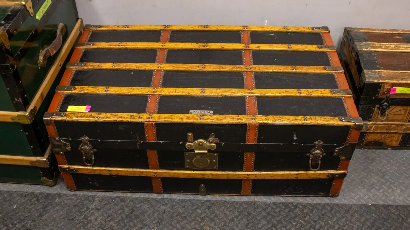 BARNUM, MINNEAPOLIS FLAT-TOP STEAMER TRUNK