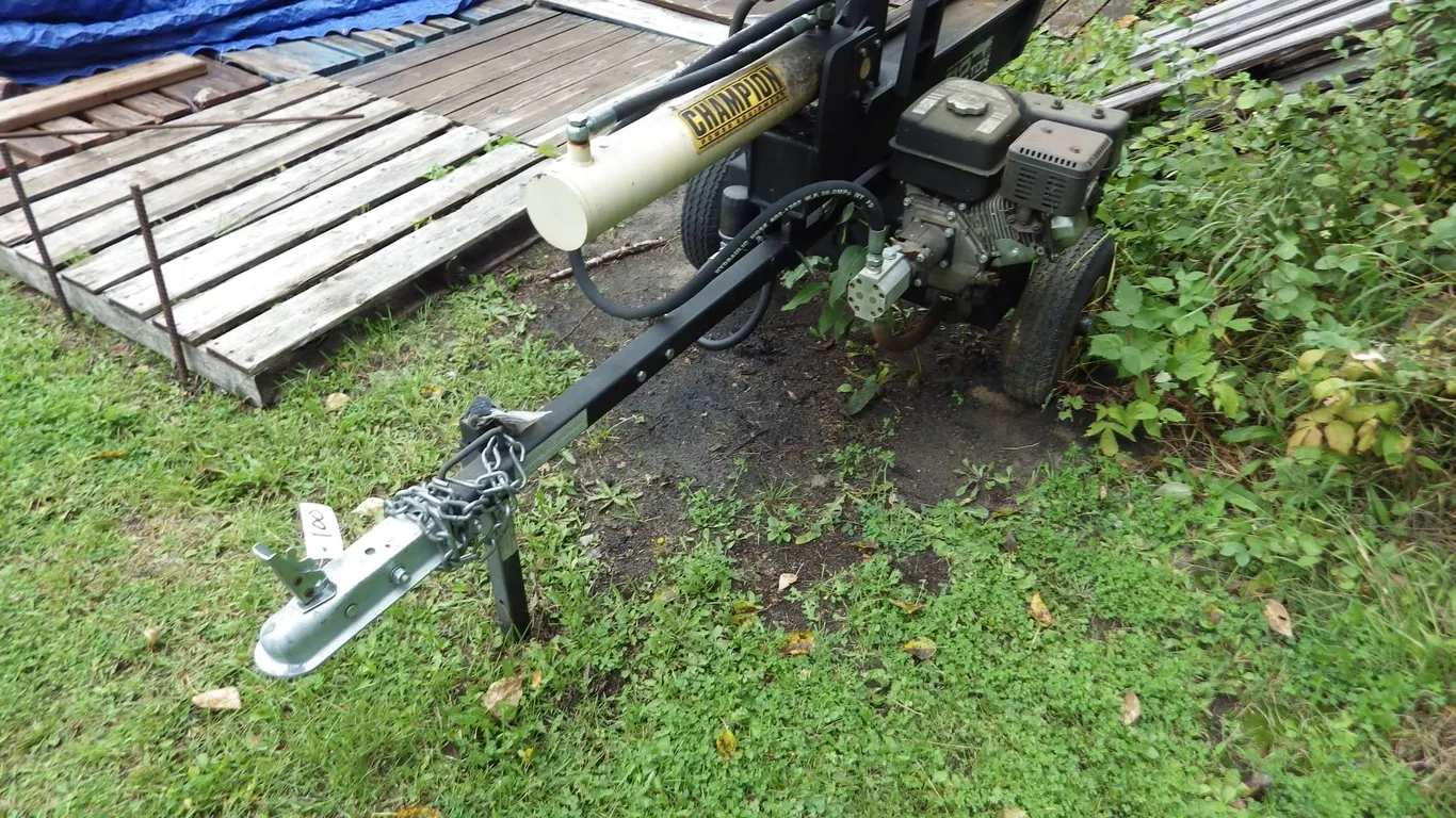 Champion power equipment towable 22 ton hydraulic Log splitter with 196CC Champion Motor - WORKING