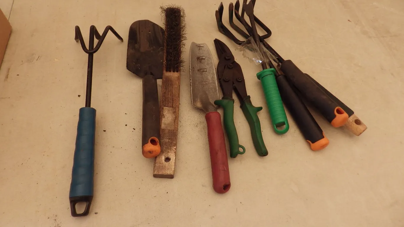 Miscellaneous gardening Hand tools
