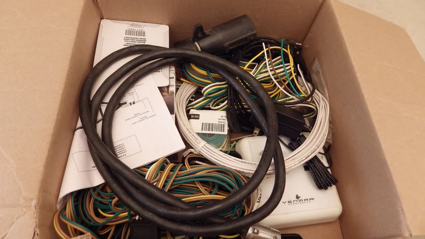 box of assorted trailer wiring 12 Volt mostly