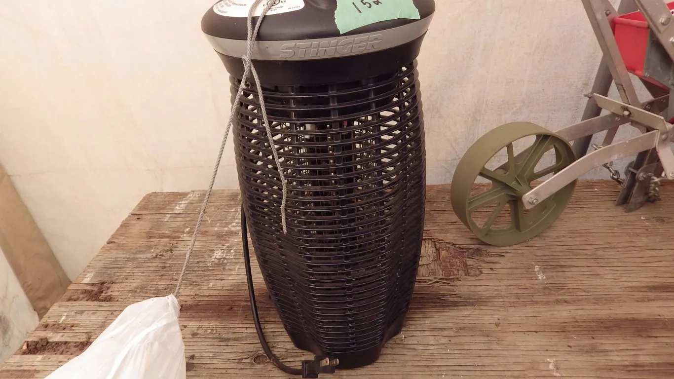 Stinger bug zapper