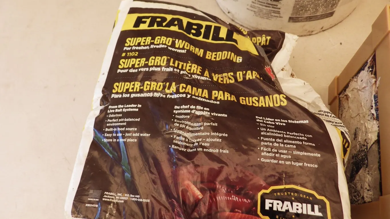 super worm bedding and bait pails