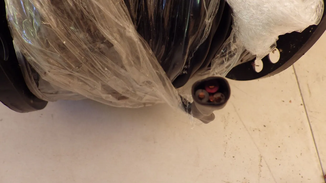 roll of 12/3 electrical wire --- consignor says it is full
