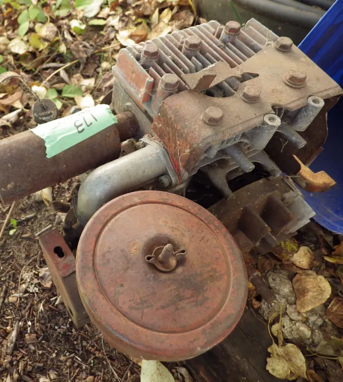 briggs and straton engine -- seized