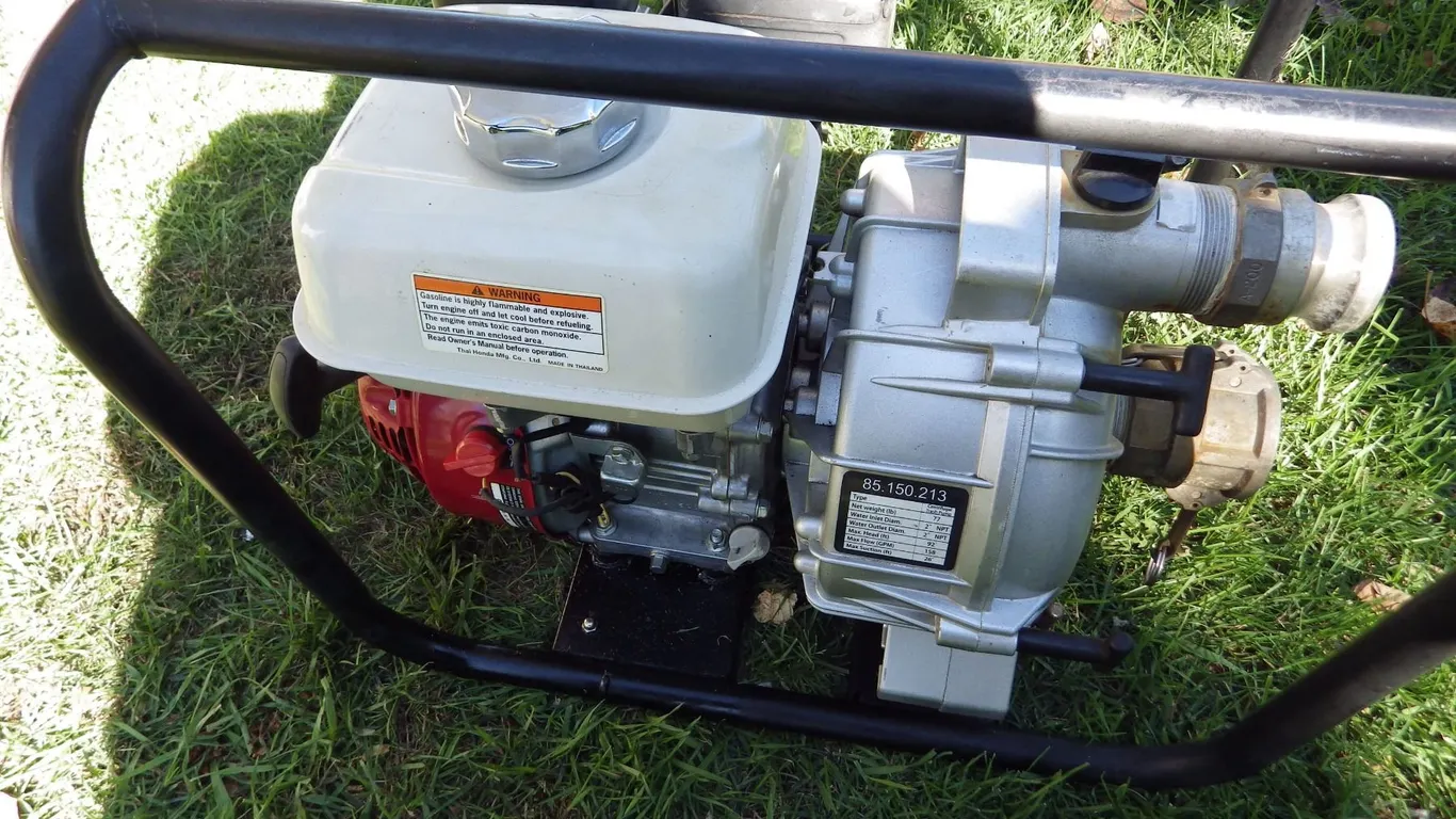 Honda GX200 trash pump 2" with suction and discharge hose