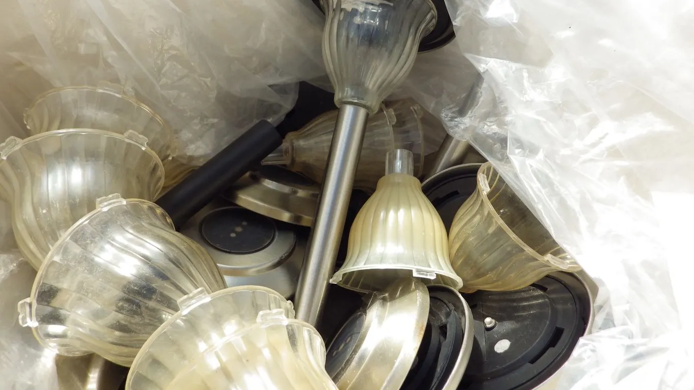 lot of Solar powered Garden lights