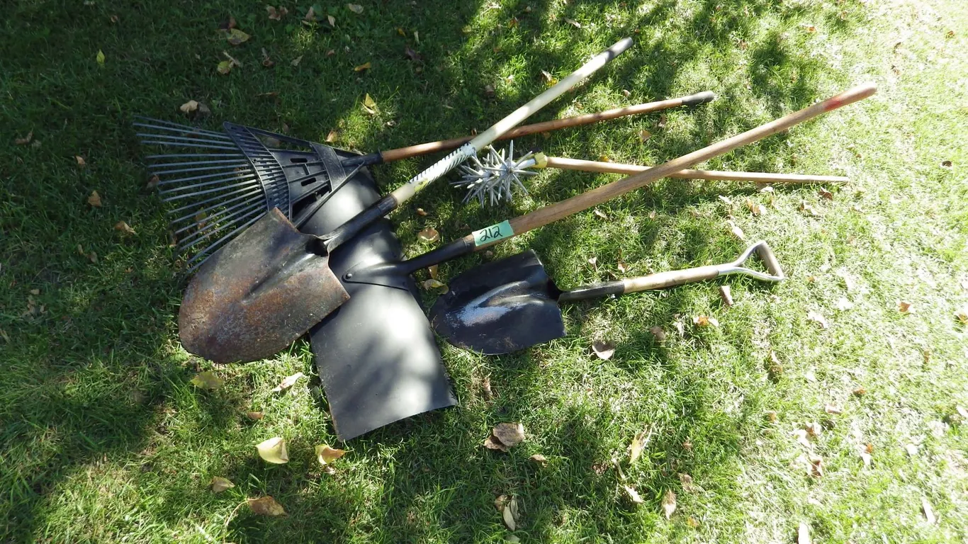 garden weasel, Rake, Two round mouth shovels , snow shovel