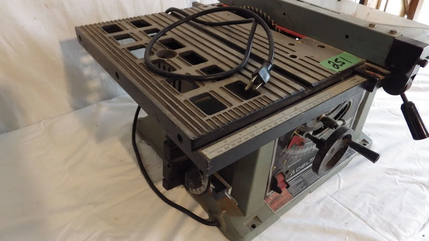 Delta 10" bench saw