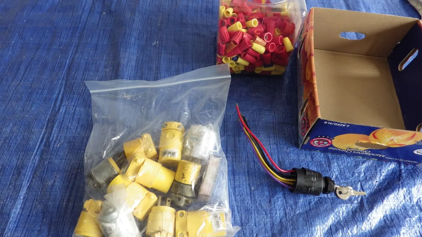 electrical marrettes and Electrical plug ends
