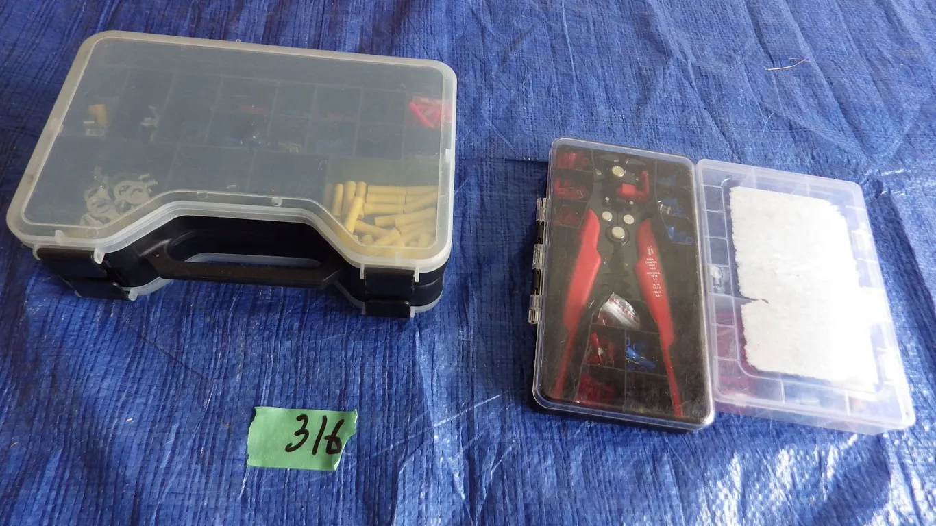 12 volt wiring connectors