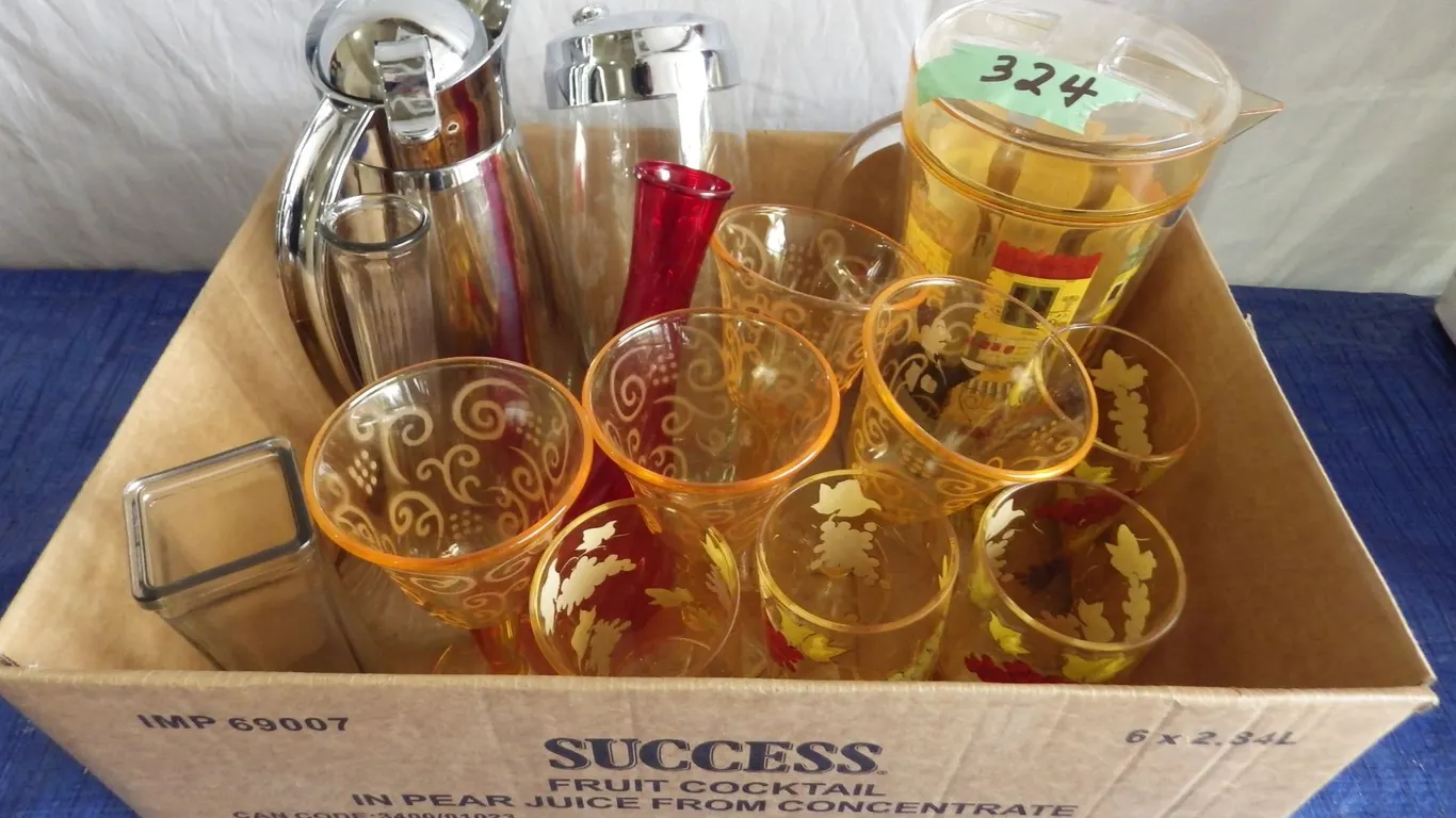 Decorative plastic glasses and jugs