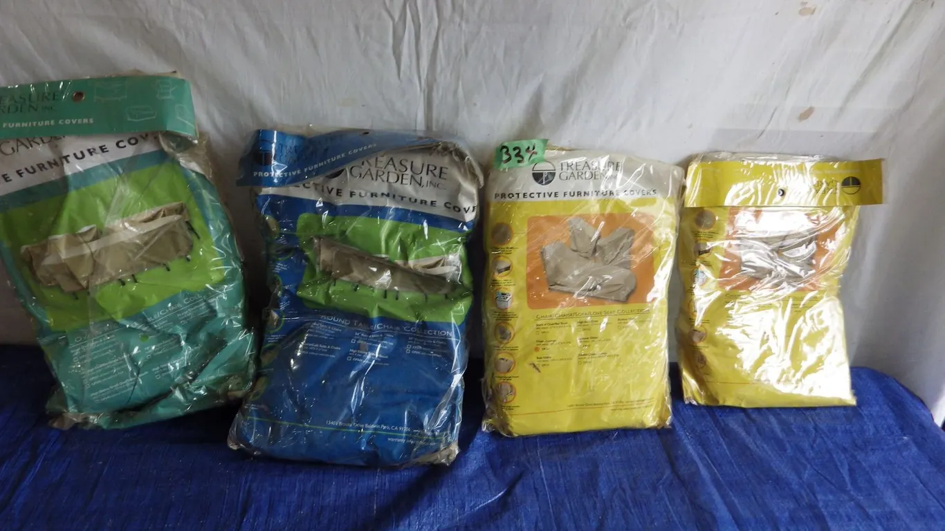 Outdoor protective furniture covers