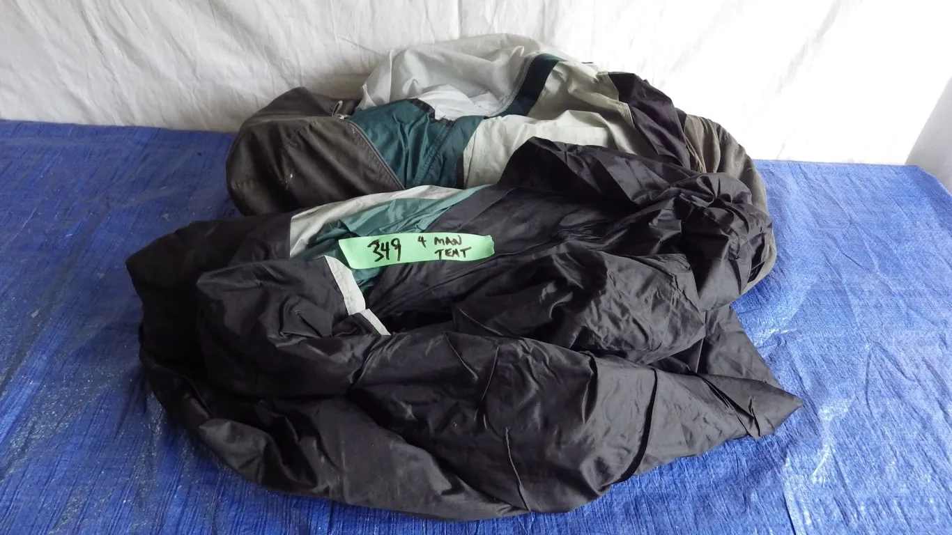 consignor says this is a collapsible 4 man tent