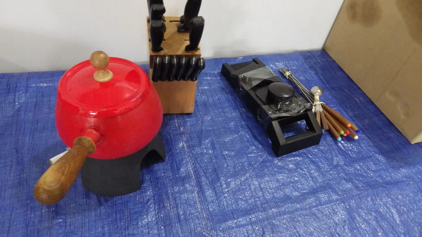 fondue set and knife block with knives
