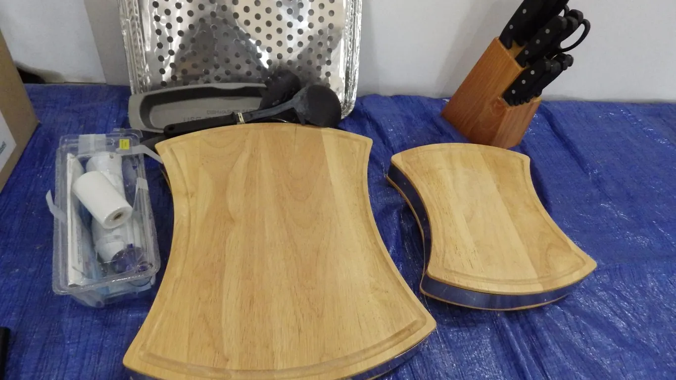 cutting boards , knife block with knives etcetera