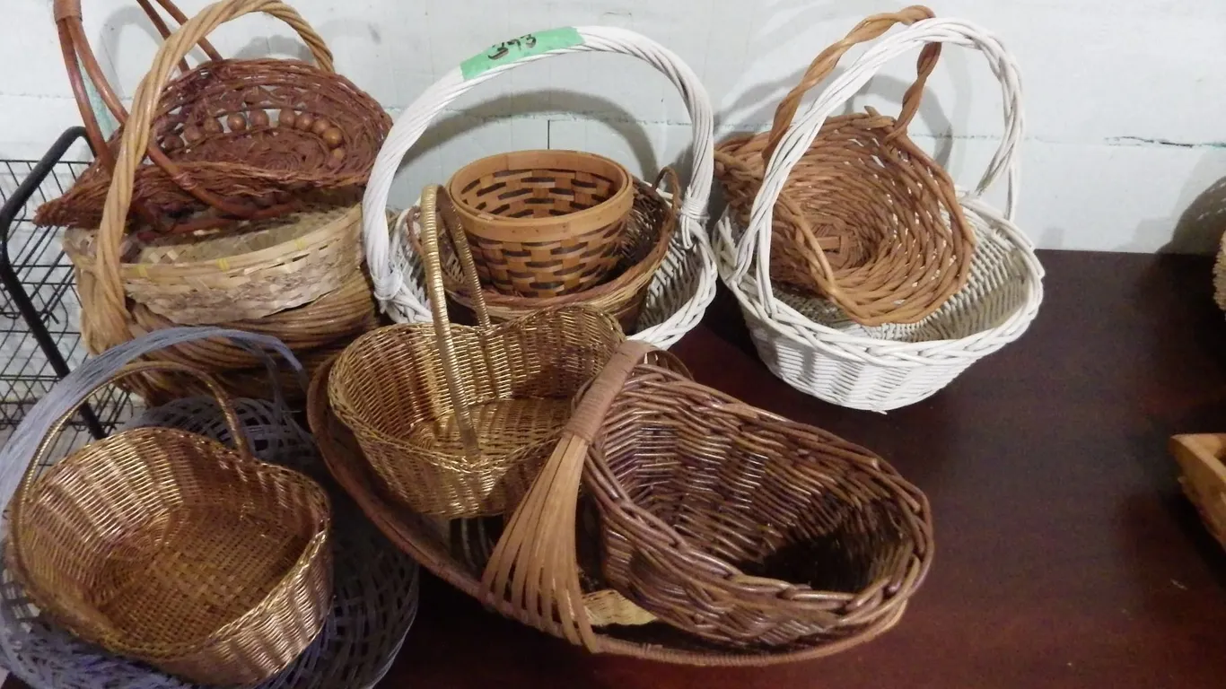 lot of decorative Wicker baskets