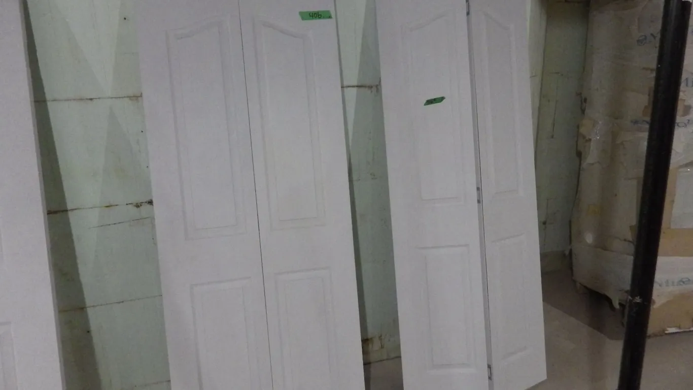 set of 2 interior closet doors