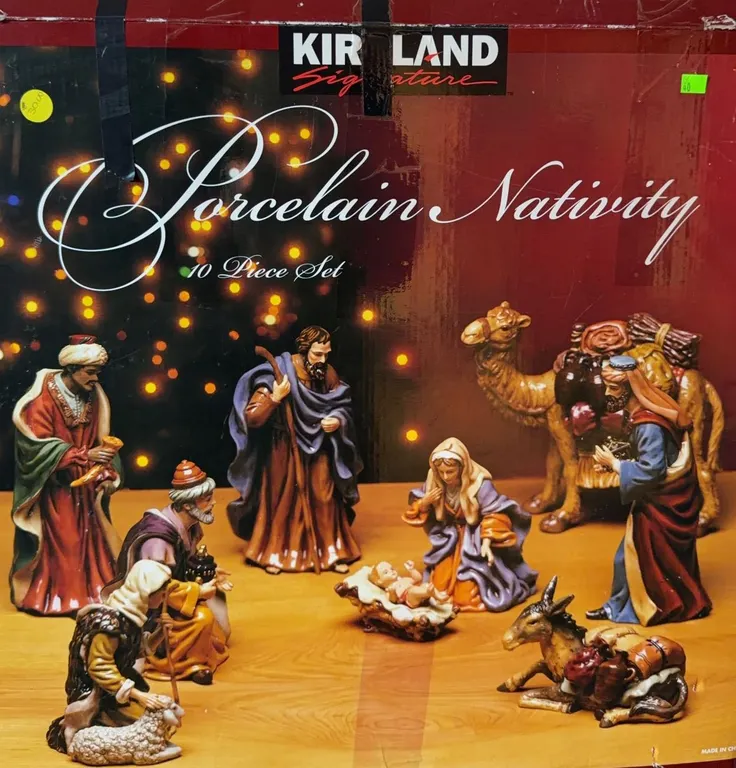 Kirkland Signature Porcelain Nativity 10 Piece Set in Original Box