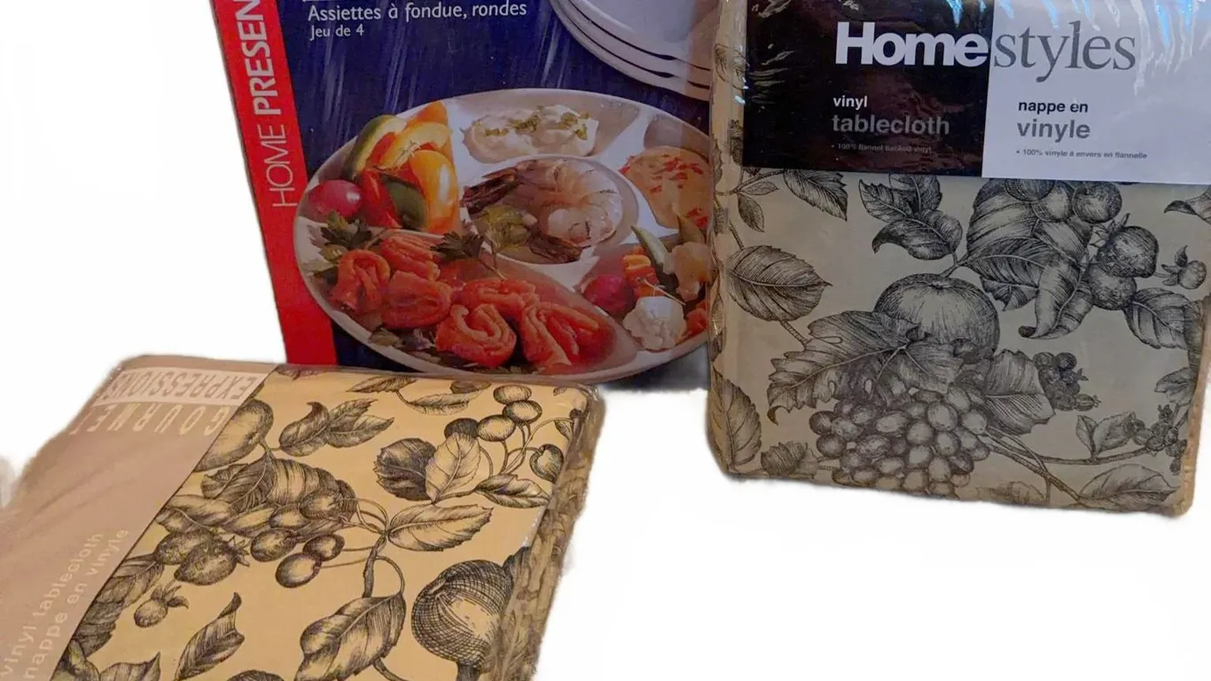 Home Presence Fondue Plates Set of 4 and 2 Homestyles Vinyl Tablecloths