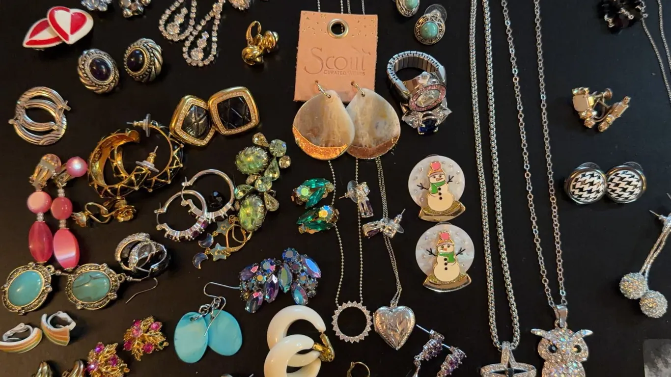 Costume Jewellery Lot with Earrings, Necklaces, and Brooches, Various Styles