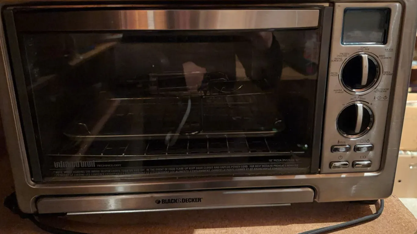 Black+Decker Stainless Steel Countertop Convection Toaster Oven with Timer and Rack
