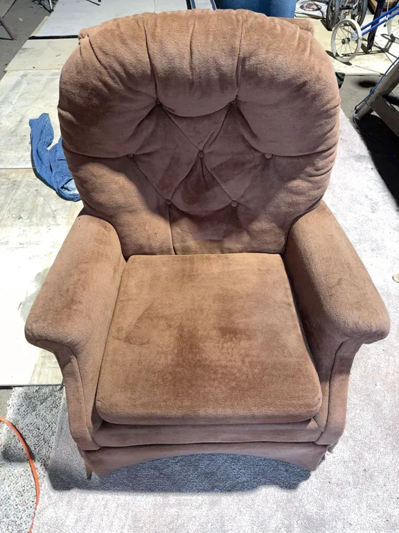 Brown Tufted Upholstered Armchair With Cushion Seat