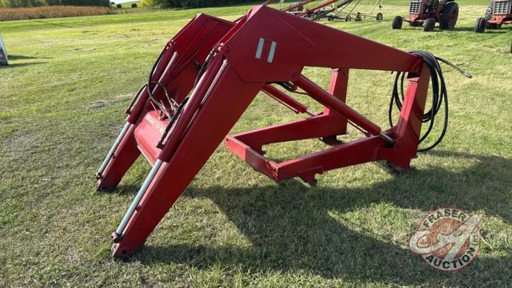 International 2350 Mount-O-Matic Loader (no attachments)
