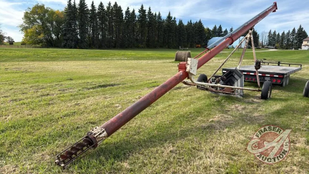 Farmking 841 auger w/ 18hp Briggs and Stratton engine, S/N-117825
