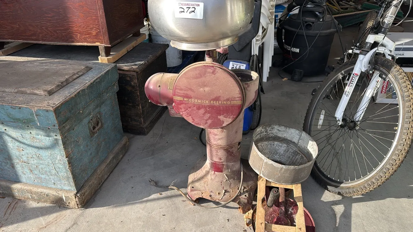 McCormick-Deering cream seperator