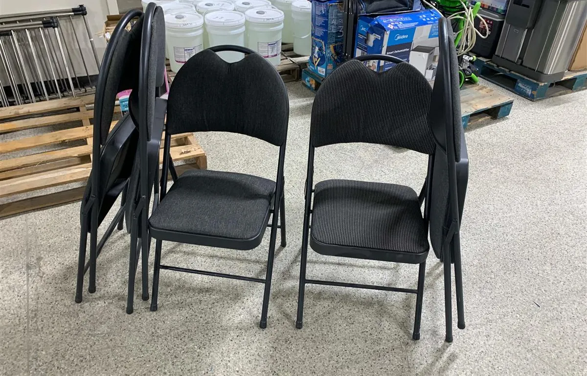 (5) Black Folding Chairs
UNRESERVED