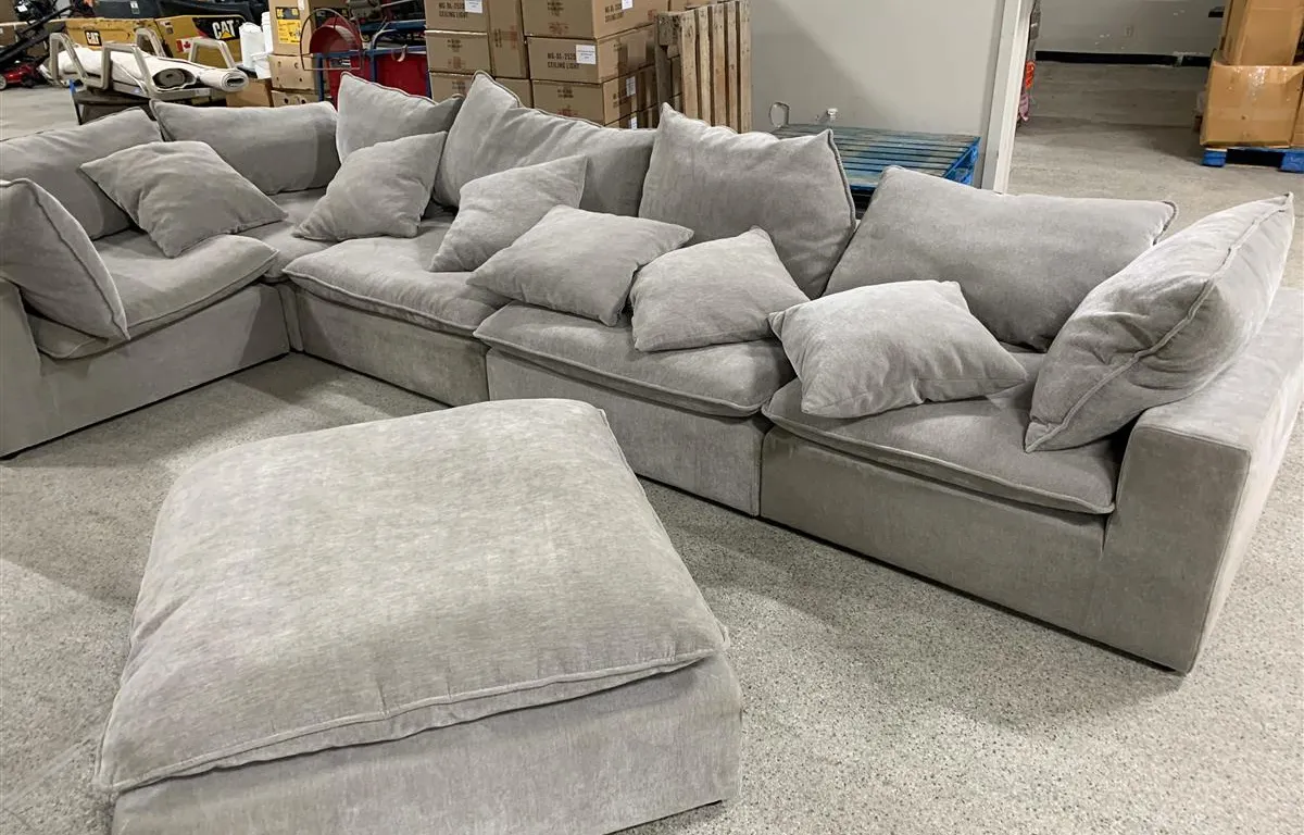 Grey Modular Sectional Sofa w/ Ottoman
UNRESERVED