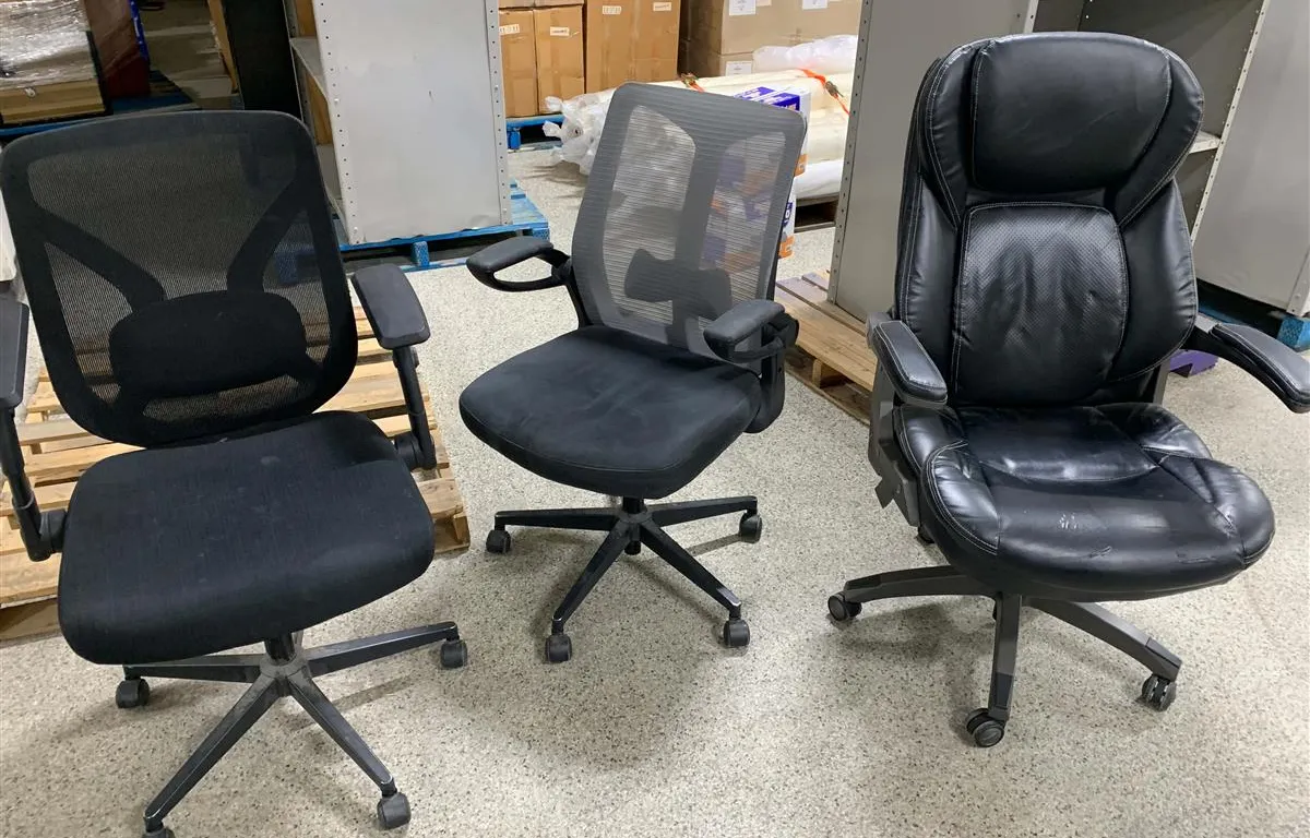 (3) Office Chairs Including La-Z-Boy Executive Chair
UNRESERVED