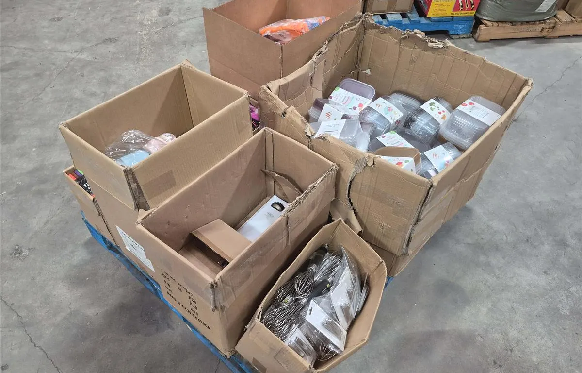 Kitchenware, Art Supplies and More
UNRESERVED