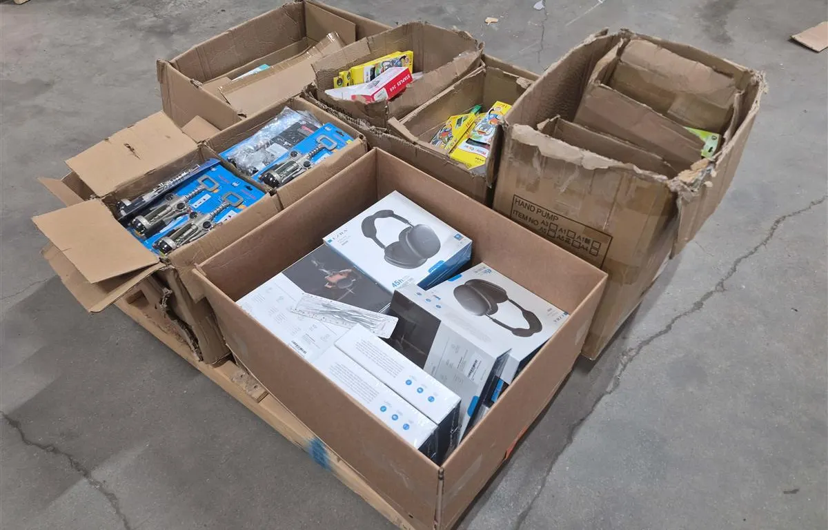 Wireless Headphones, Kitchen Knives, Art Supplies and More
UNRESERVED