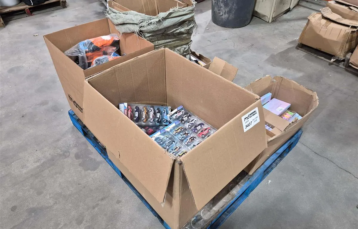 Toy Cars, Kitchen Supplies and More
UNRESERVED