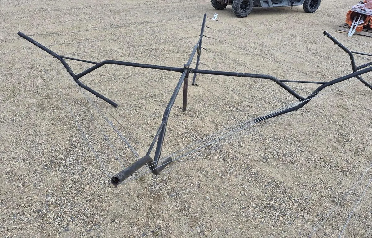 Outdoor Wire Laundry Drying Rack
UNRESERVED