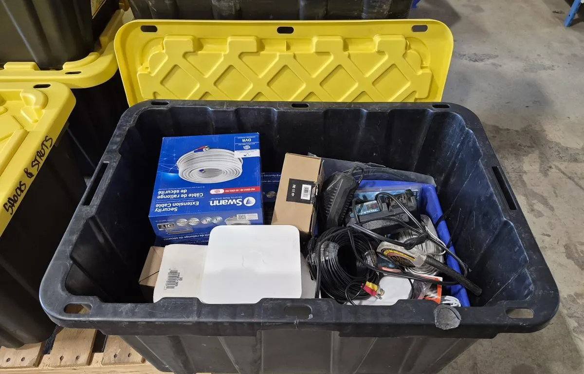 Tote of Apple AirPort Extreme & Assorted Electronics
UNRESERVED