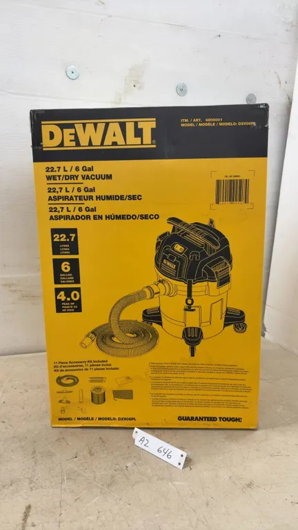 New DeWalt DXV06PL 6 Gallon 4.0 Peak Horsepower Wet/Dry Vacuum with 11 Piece Accessory Kit