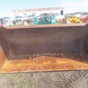 Craig 9' Loader Bucket – Approx. 3-1/2 Yard with Quik Key Attach
