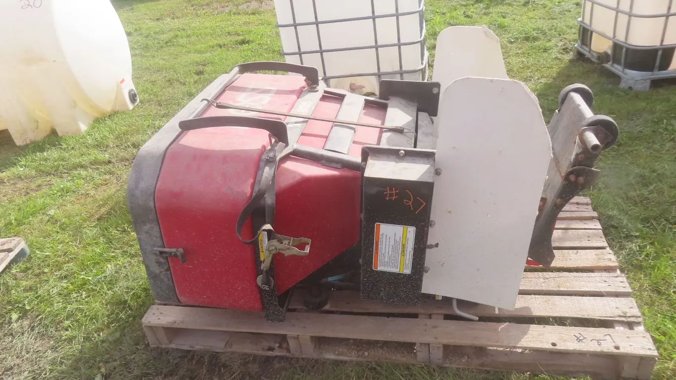Boss TGS800 Sand/Salt Spreader – 12V