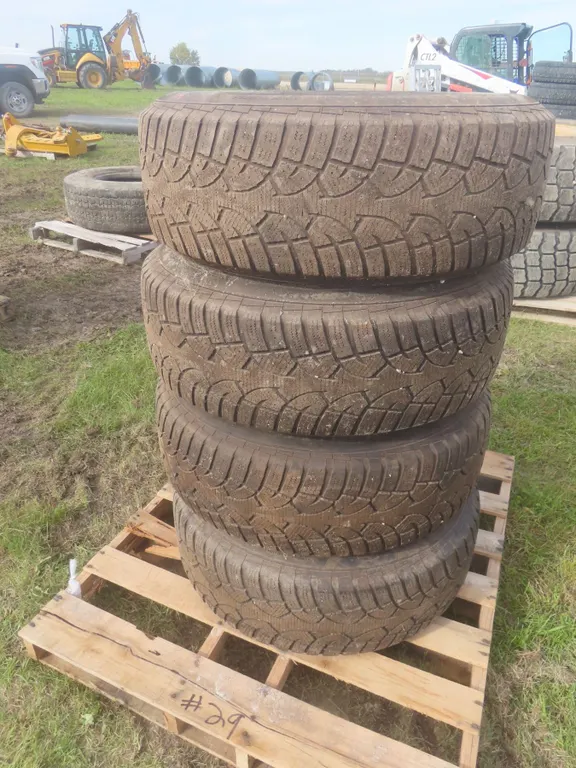 4 Tires and Rims 265/70R17 – Off Dodge 1500 Pickup