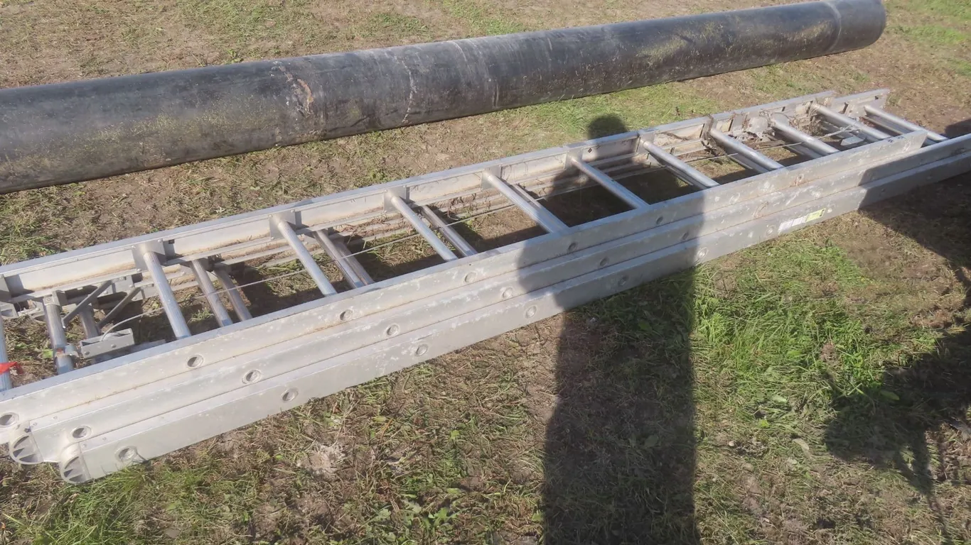 Aluminum 3-Section 30' Ladder
