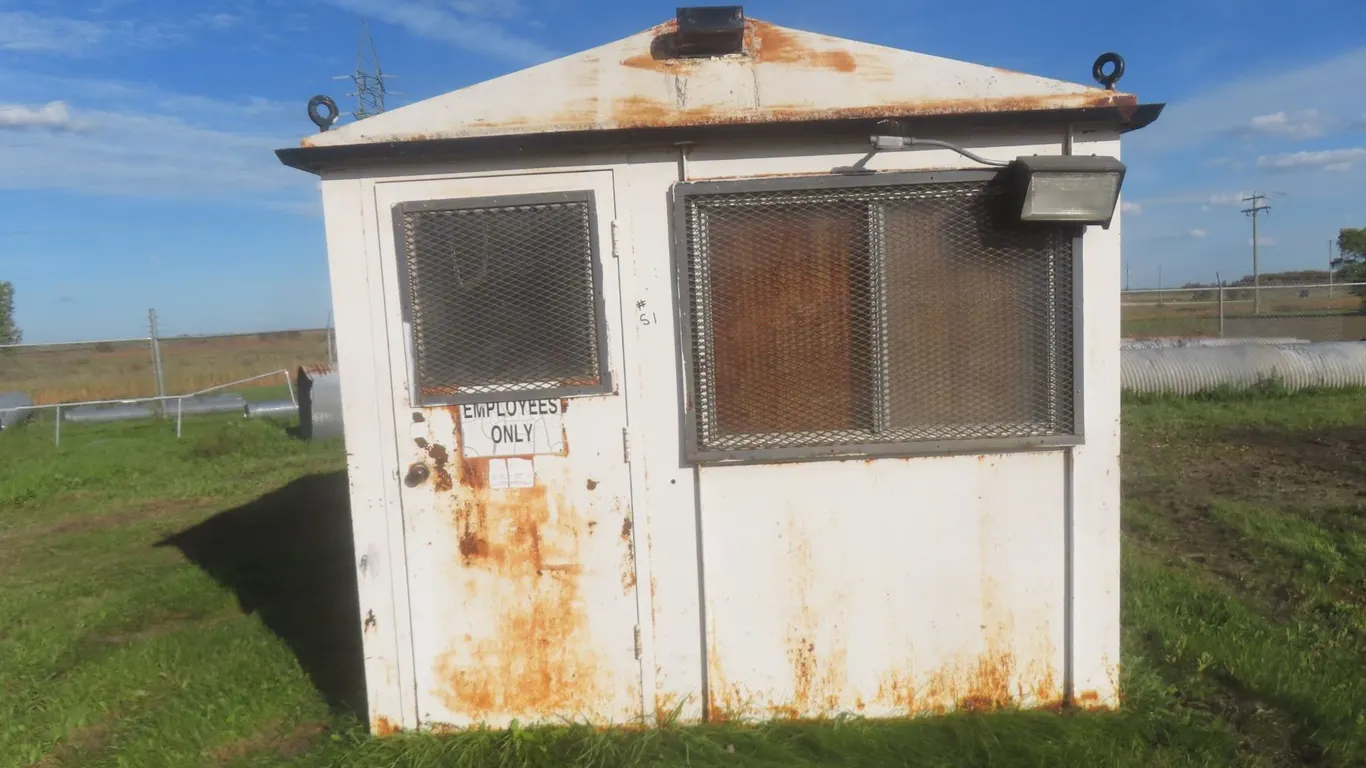 Metal Jobsite Building 9' × 10' – Wired and Insulated
