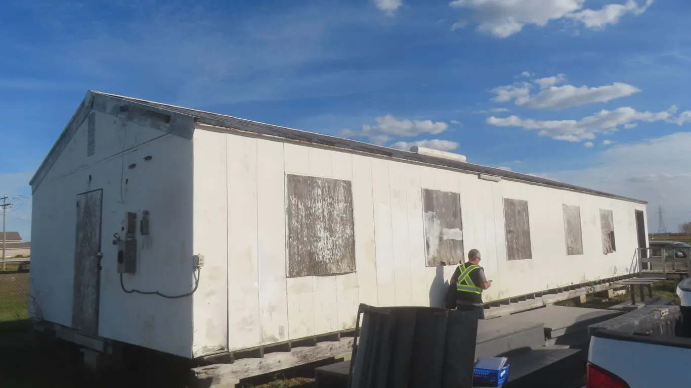 20' × 60' Sheet Metal Building – Wired and Insulated