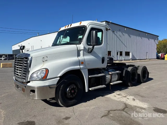 2015 Freightliner Cascadia 125 6x4 T/A Day Cab Truck Tractor