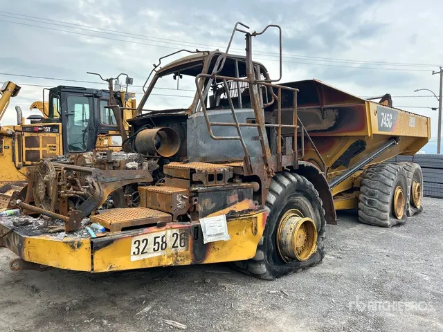 2017 Cat 745C Articulated Dump Truck (Inoperable)