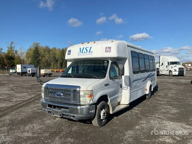 2011 Ford E-450 4x2 20-Seat Mini Bus