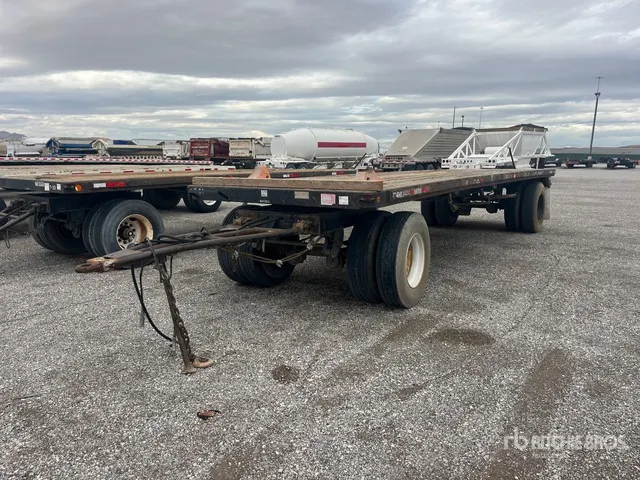 Utility FF2C 27 ft T/A Turntable Pup Flatbed Trailer