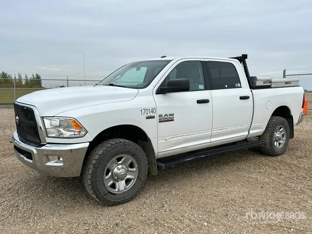 2017 Ram 2500 SLT 4x4 Crew Cab Pickup