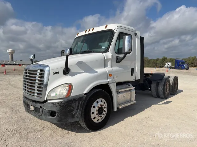 2016 Freightliner Cascadia 125 6x2 T/A Day Cab Truck Tractor